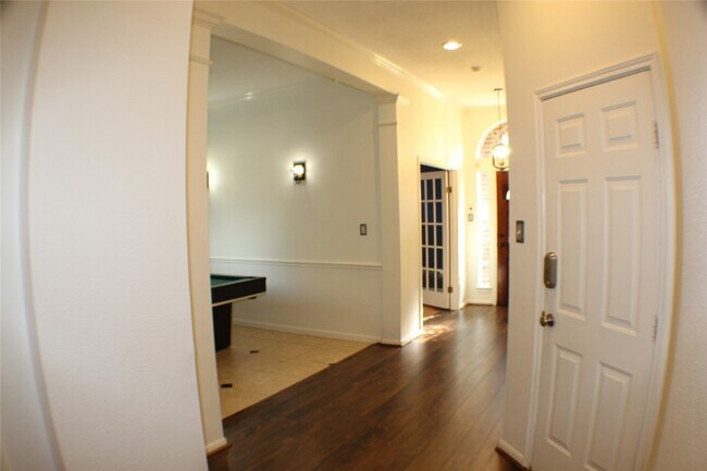 Building Photo - 642 Avery Dr
