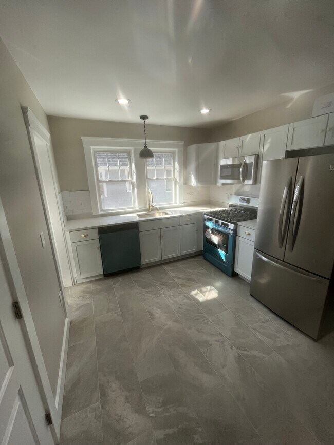 Building Photo - 41 Brimmer St