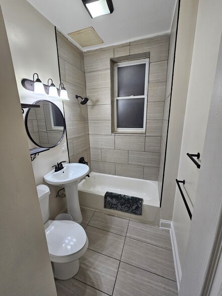 Building Photo - 719 S Central Park Ave