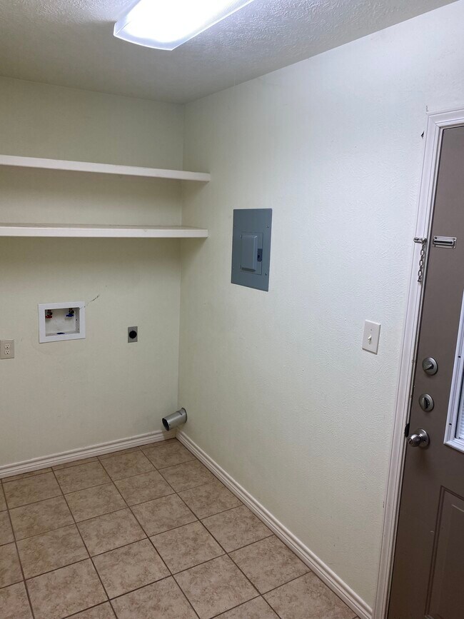 Building Photo - 200 W Crosby St