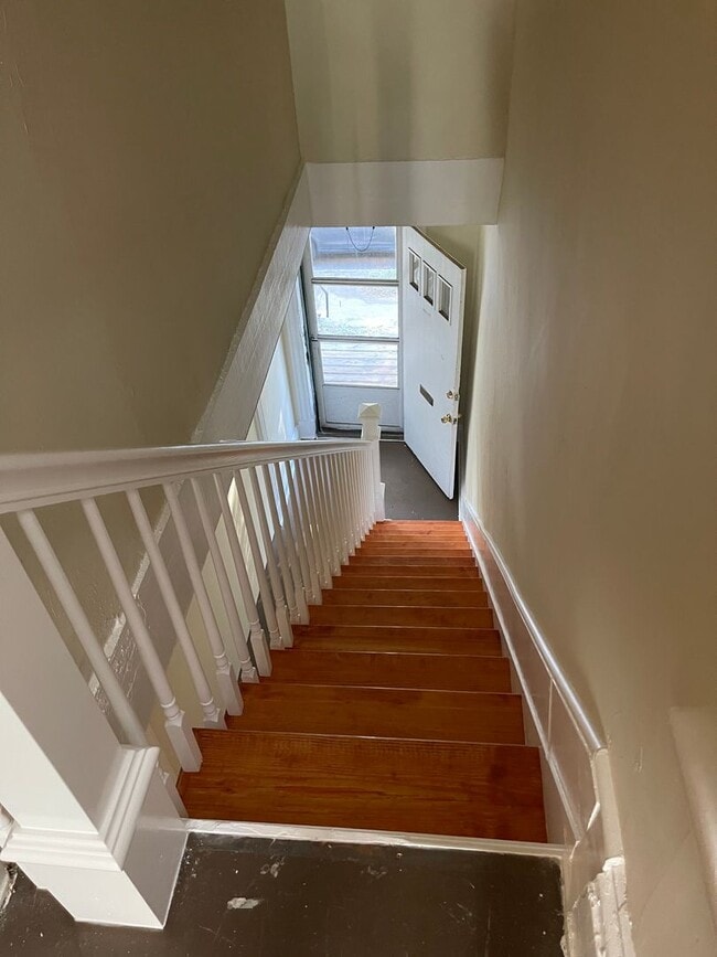 Building Photo - Large 3 bdrm/1 bath Home Within Walking Distance to VCU!