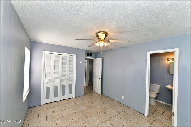 Building Photo - 5613 Creston Ave