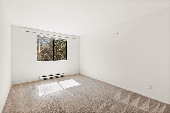 Building Photo - Modern 2-Bedroom Condo in Shoreline with Stylish Finishes