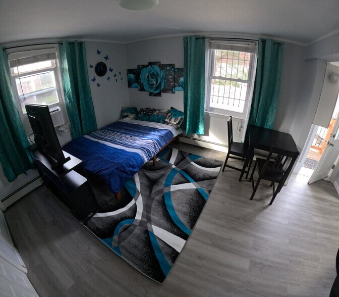 Building Photo - 723 Sharon Ave