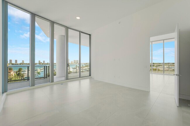 Building Photo - 220 Lake Shore Dr