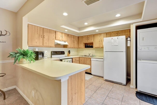 Building Photo - 1558 Shaker Cir