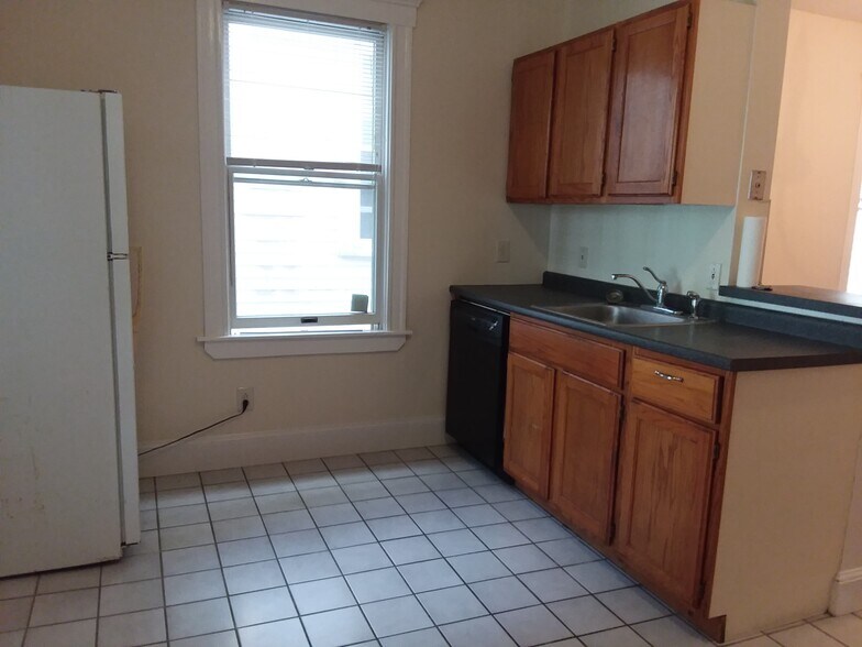 Building Photo - 146 Calumet St