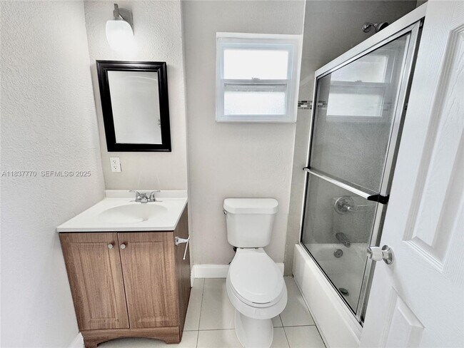 Building Photo - 3840 SW 52nd Ave