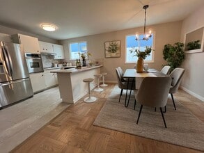 Building Photo - Remodel Detached 4 Bed / 2 Bath Home Near ...