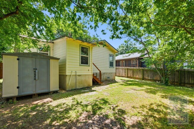 Building Photo - 1604 Sanchez St