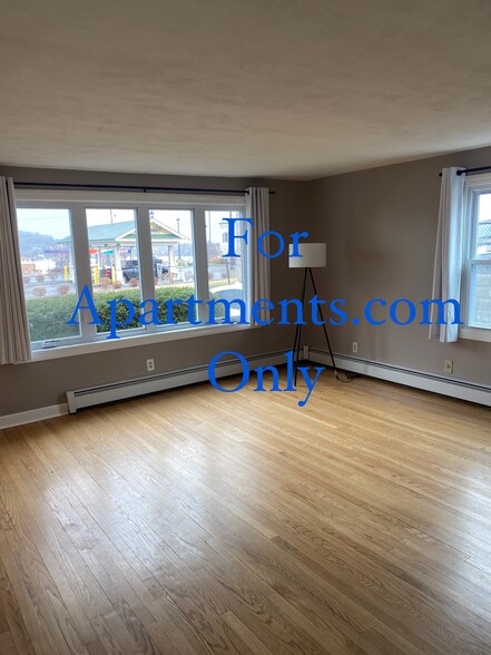 Building Photo - 105 Hunt Ave