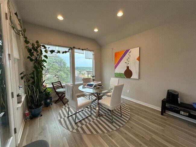 Building Photo - 441 Saturnia Dr