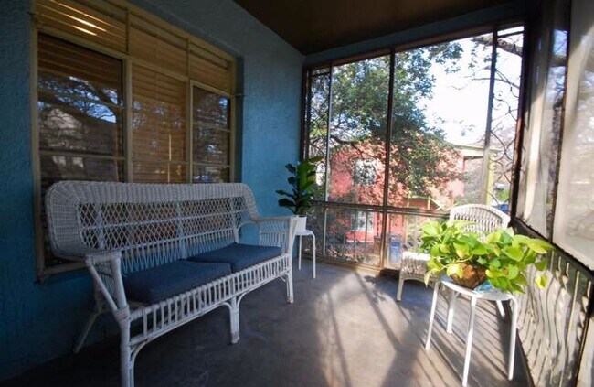 Building Photo - J01