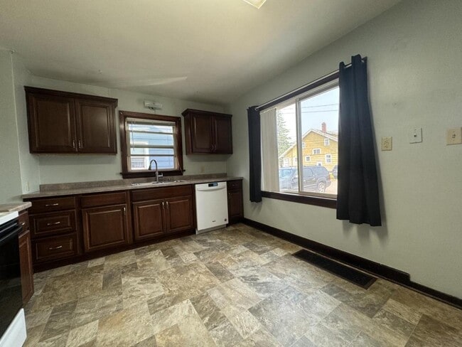 Building Photo - 1315 N 21st St