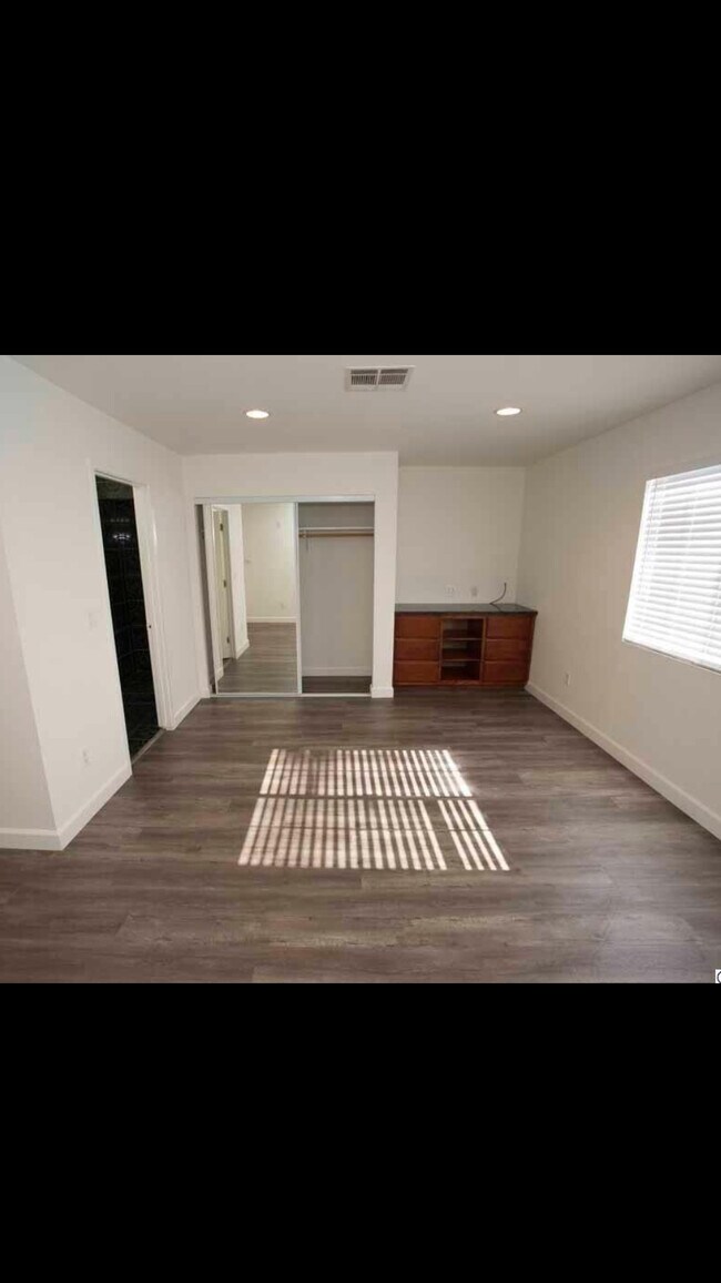 Building Photo - 14646 Kittridge St