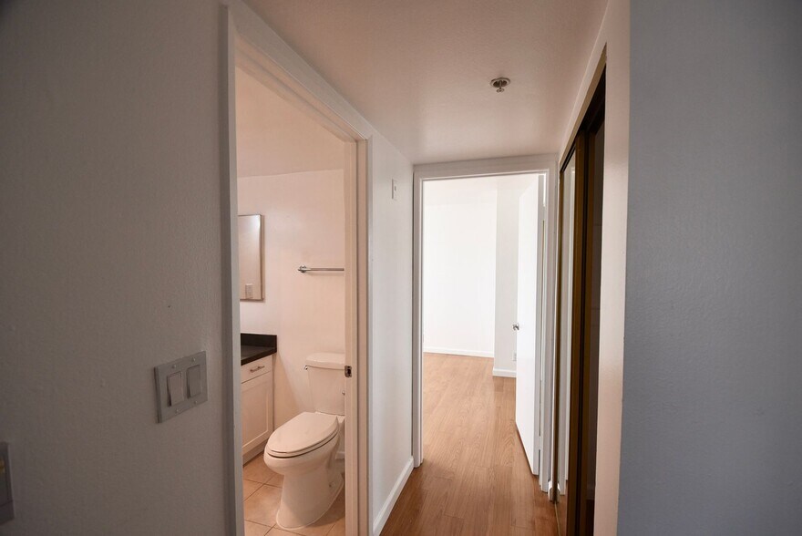 Building Photo - 5002 Tujunga Ave