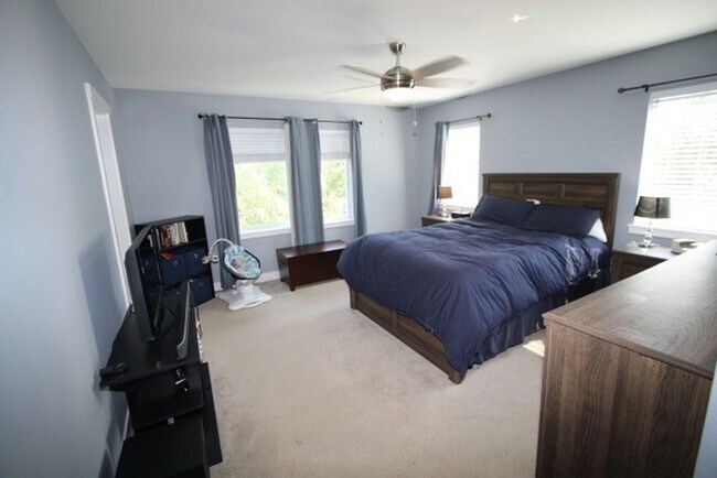 Building Photo - Modern and Spacious 4 Bedroom Condo in East Anchorage!