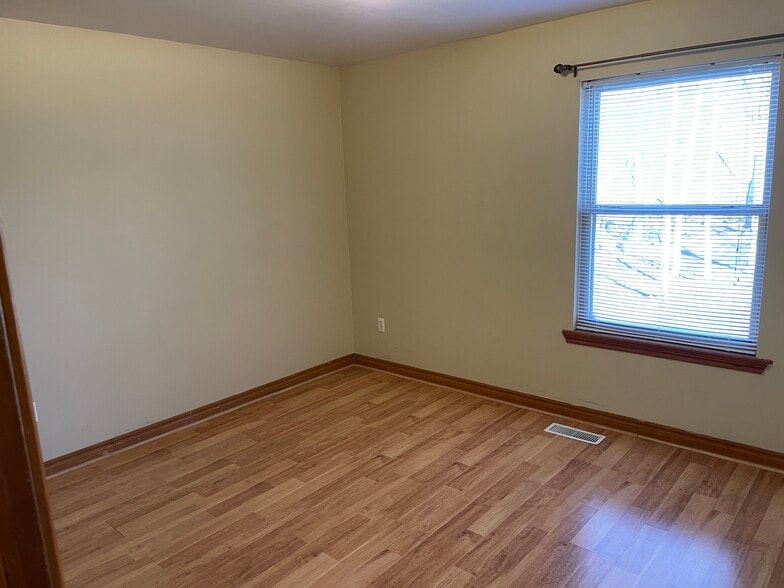 Building Photo - 3758 W Water St