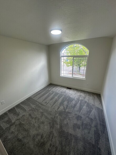 Building Photo - 4433 Mankato St