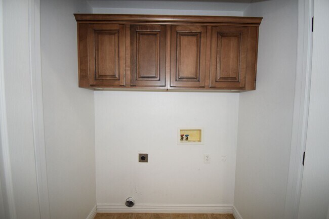 Building Photo - 3 Bedroom 3 Bath Townhome in Sun Crest!!!