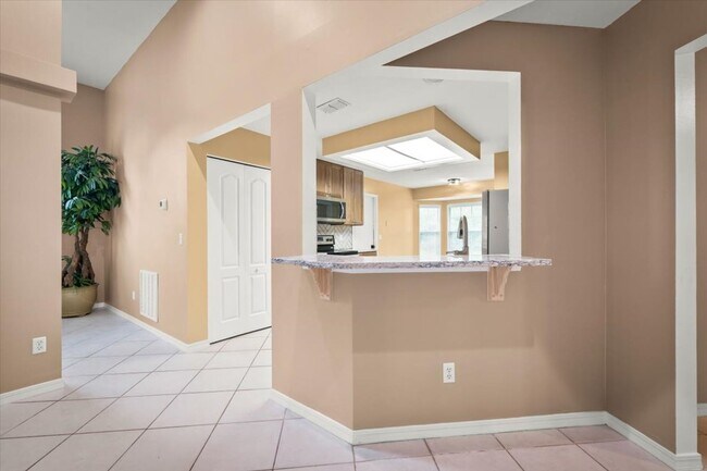 Building Photo - Beautiful 4BR Home with Fireplace, Screene...