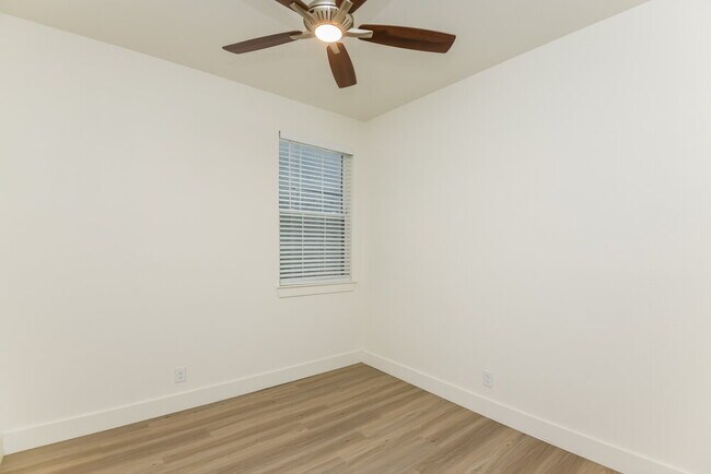 Building Photo - 7173 9th Hole Dr