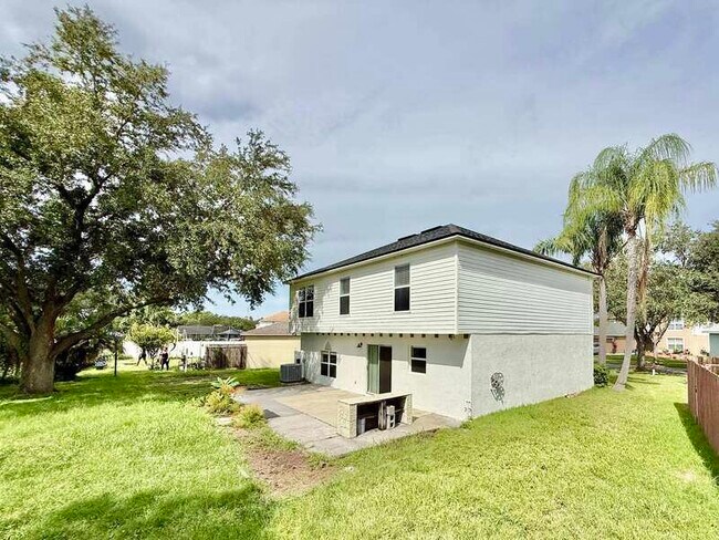 Building Photo - 13046 Waterbourne Dr