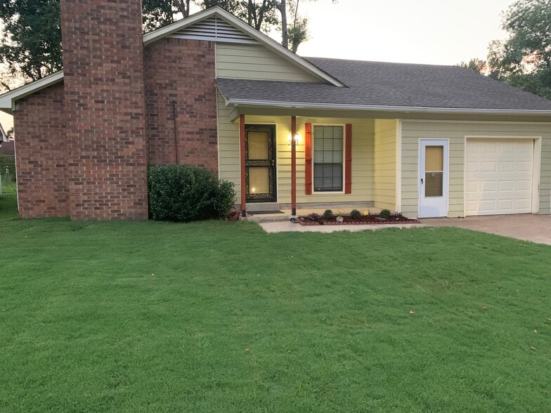 Building Photo - 3381 Leschallas Dr