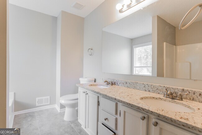 Building Photo - 2353 Loren Falls Ln SW