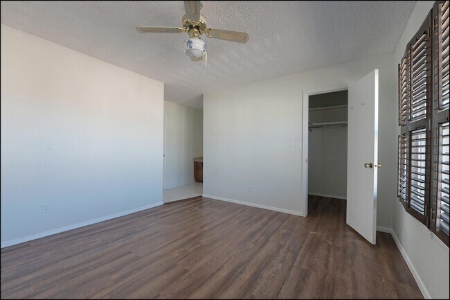 Building Photo - 6622 Dawn Dr