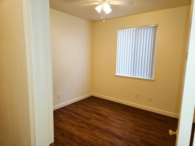 Building Photo - 4624 Stern Dr