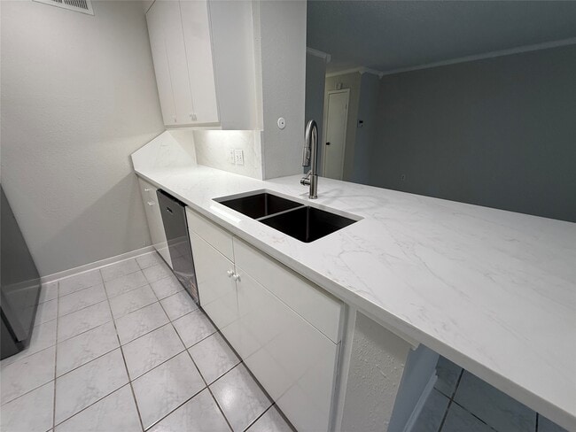 Building Photo - 2120 El Paseo St