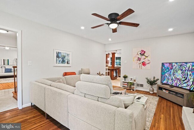 Building Photo - 6117 Larstan Dr