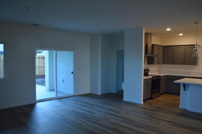 Building Photo - 573 Bedfordshire Dr