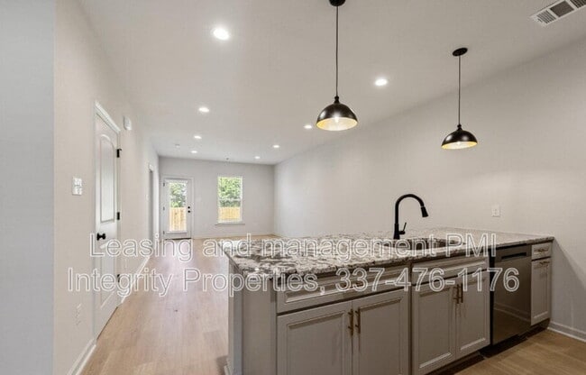 Building Photo - 606 Guillot Rd