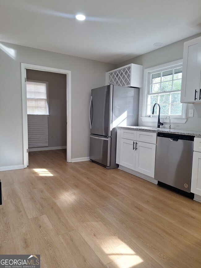 Building Photo - 1605 Brockett Rd