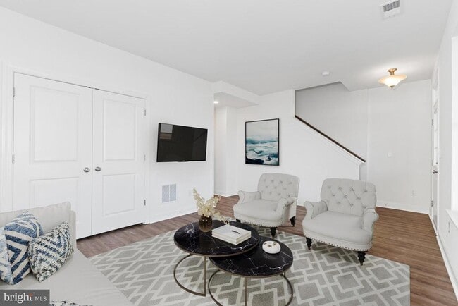 Building Photo - 985 Lorewood Grove Rd