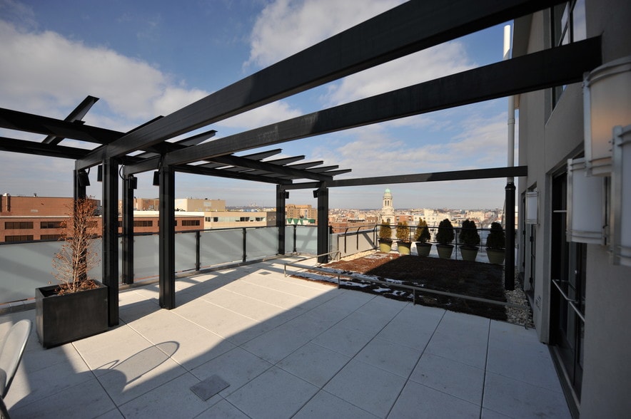 Rooftop Skylounge - 1133 14th St NW