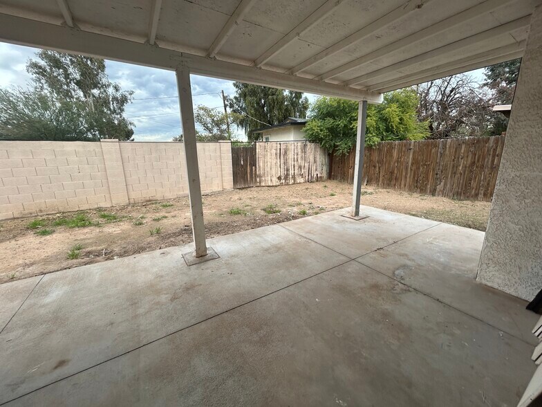 Building Photo - 6739 N 63rd Ave