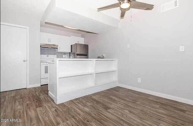 Building Photo - 10860 N 85th Ave