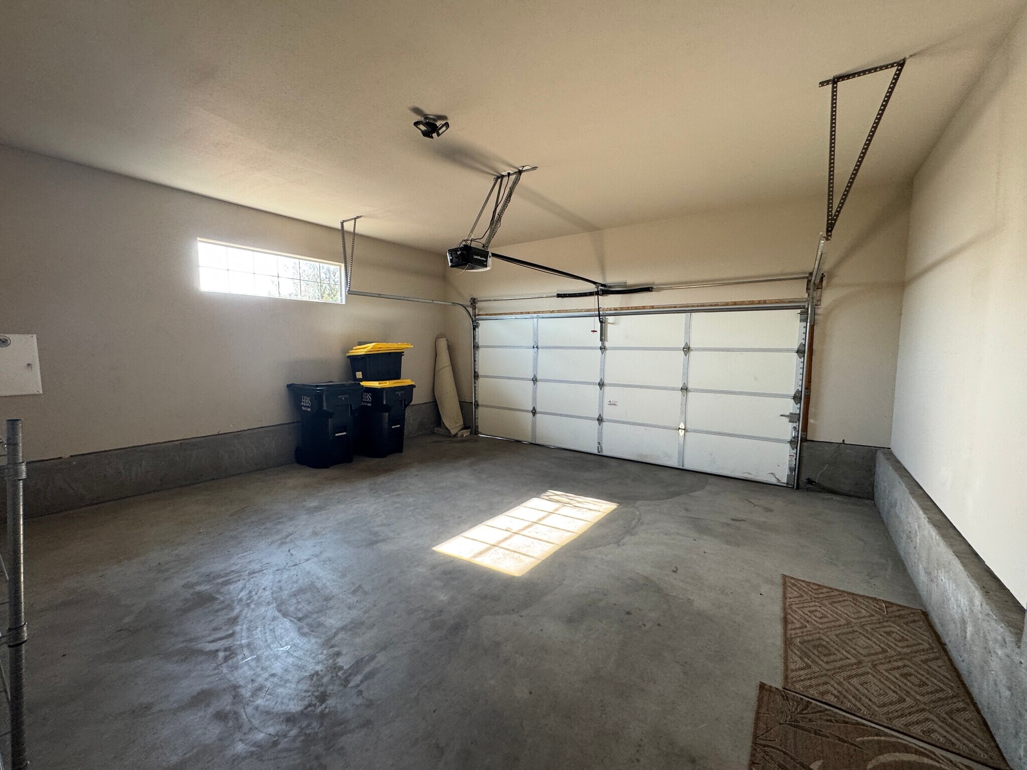 Building Photo - 475 Eclipse Dr