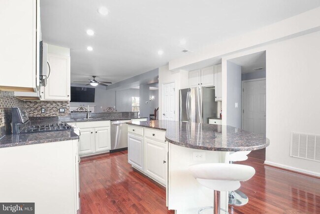 Building Photo - 71 Bismark Dr