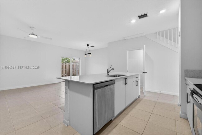 Building Photo - 26450 SW 148th Ct