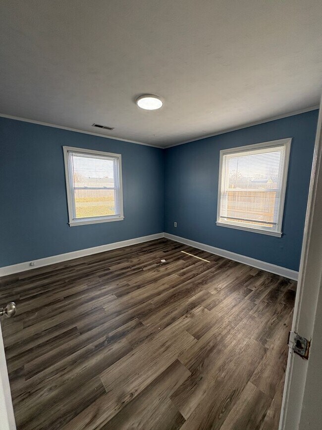 Building Photo - 1303 Collett Ln