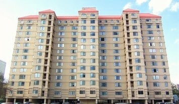 Building Photo - 1600 Park Cir