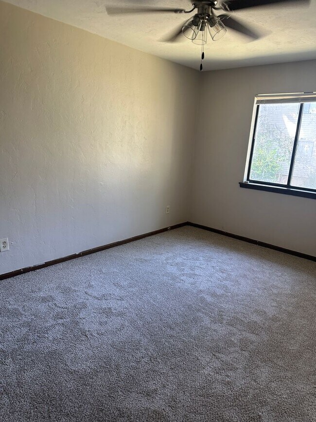 Building Photo - 1640 Willow Bend Way