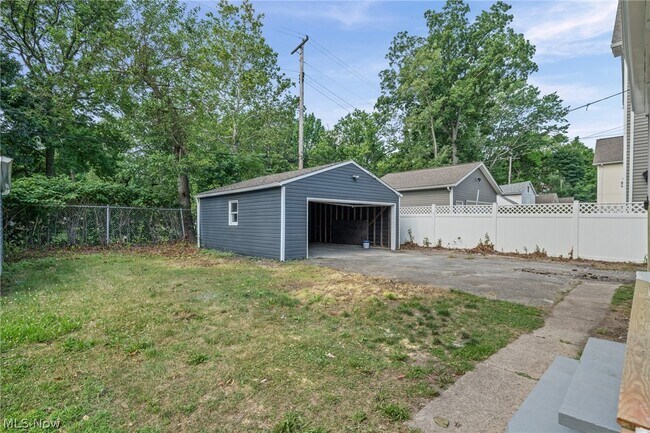 Building Photo - 12028 Wade Park Ave