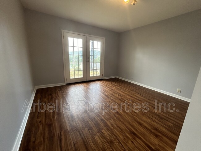 Building Photo - 103 Angeline Dr