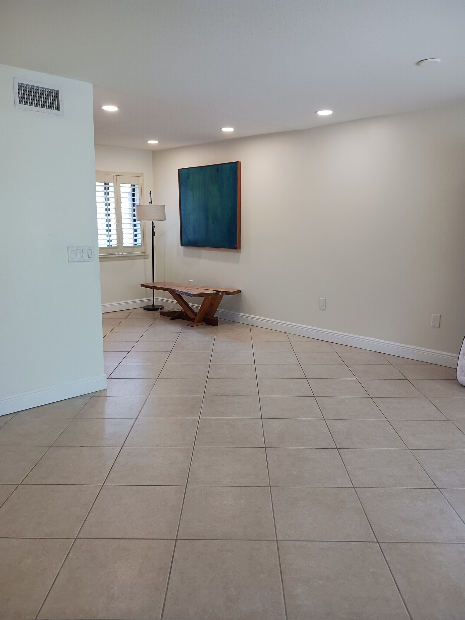 10'× 9' Dining - 441 N Harbor City Blvd