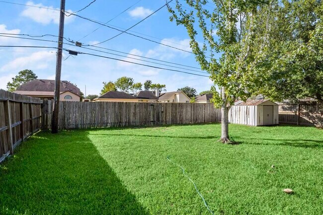 Building Photo - 3212 Glastonbury Dr